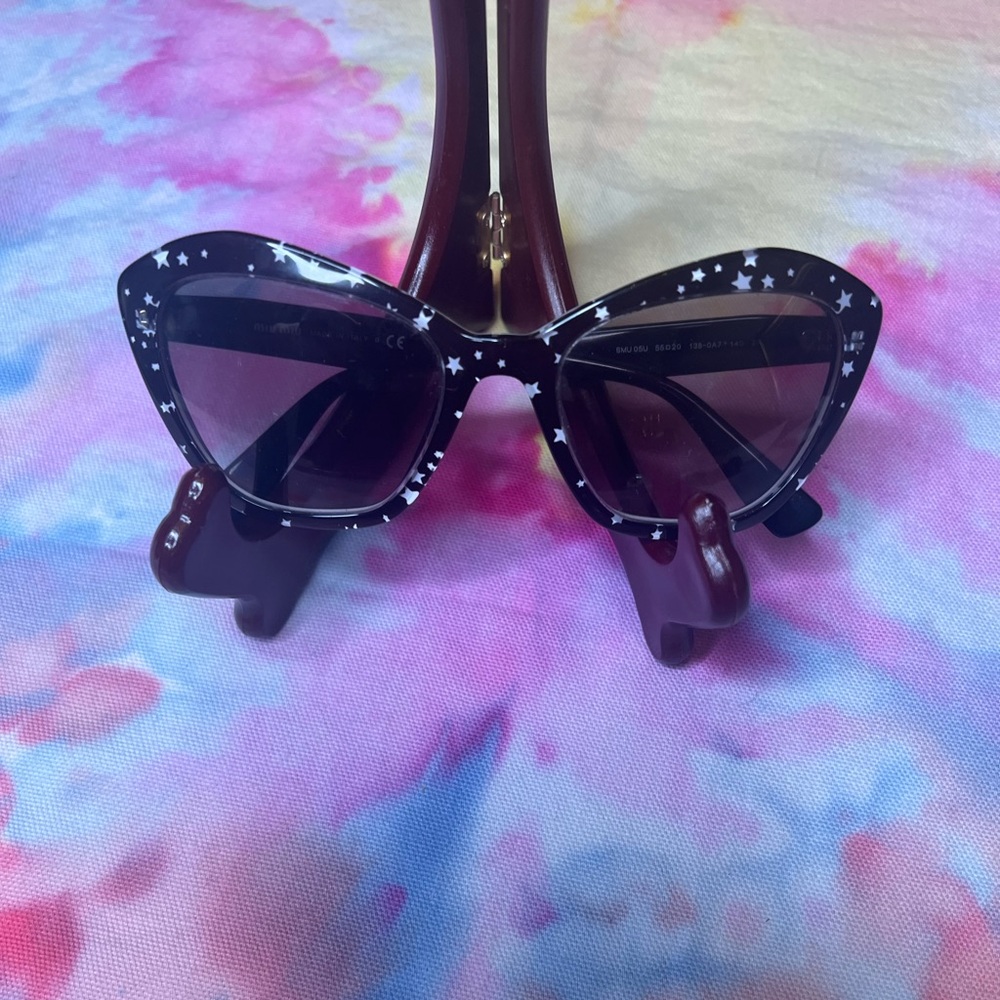 🌟 Miu Miu Black Starry Cat‑Eye Sunglasses – Chic Designer Statement 🌟
